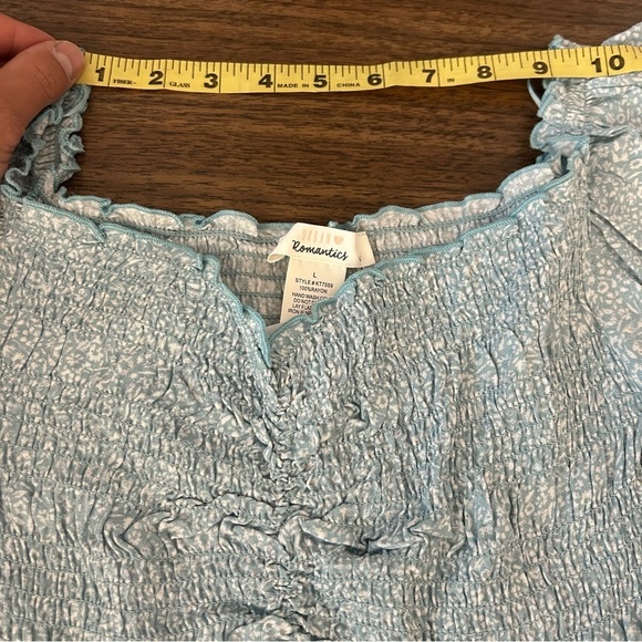 NWT urban romantics Floral Blue Women's Top L - Picture 7 of 10